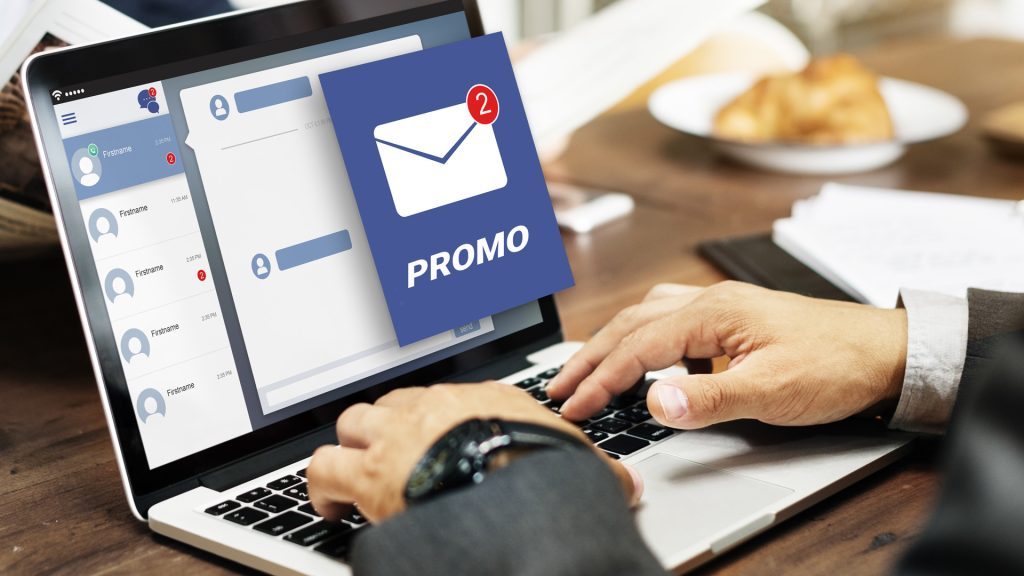 Man sending an email using Atelio Fid directe email Marketing service for garages