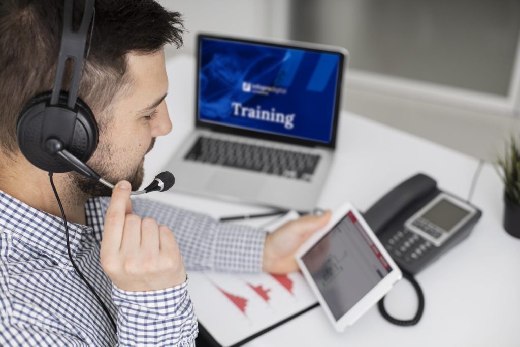 Contatta i nostri uffici per maggiori informazioni sul servizio di formazione Formation aux logiciels automobiles d'Infopro ETAI Inovaxo et Carooline