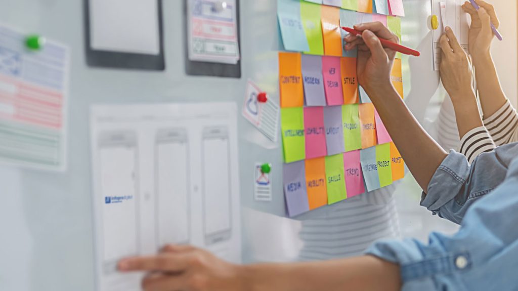 Progetti totalmente personalizzati per garantire il vostro completamento successo nel settore automotive Un equipo dedicado que acompaña al cliente durante todo el proyecto de personalización b2b