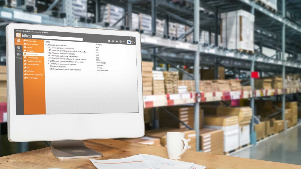 Un Ordenador encima de una mesa de un distribuidor de piezas del sector posventa de automoción con el software IsiParts de Infopro Digital Automotive