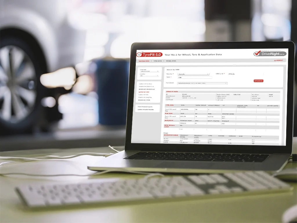 Computer in tyre shop that is using DriveRightData OE & Aftermarket Tyre Fitments software,