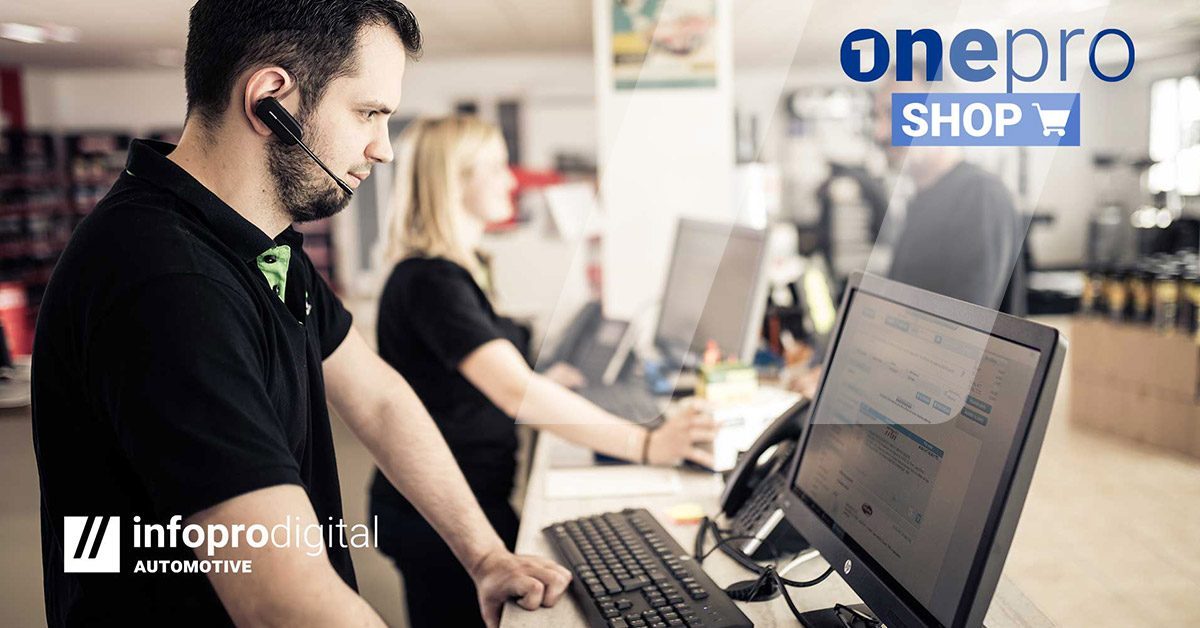 Ricambista auto che sta utilizza la piattaforma OnePro Shop di Infopro Digital Automotive per gestire ordini di ricambi B2B online in modo rapido e connesso